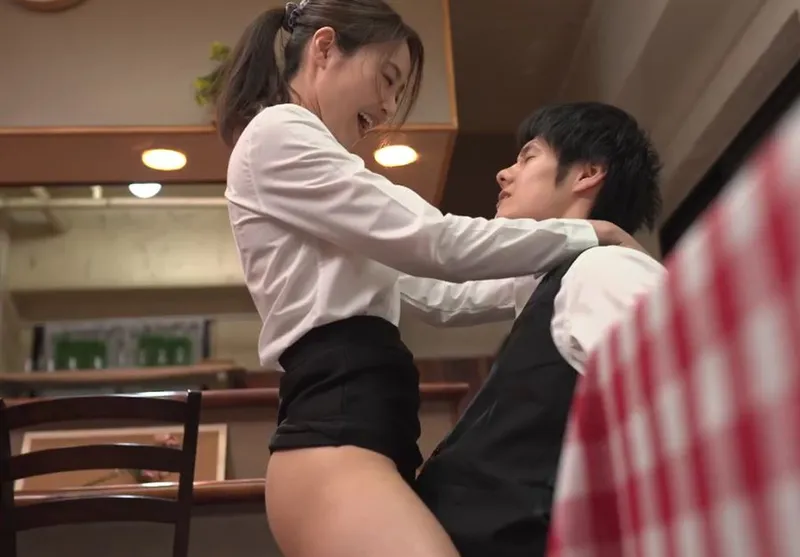 Cậu trai trẻ quan hệ nữ đồng nghiệp có ông xã nhưng chồng yêu “yếu”